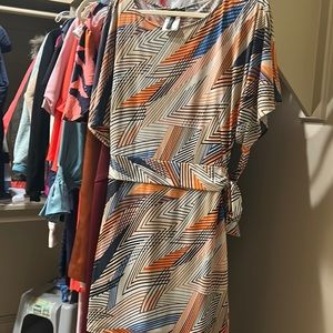BCBG short sleeve. Tie waist dress. Orange blue khaki size small